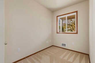 1619 SW Barton St in Seattle, WA - Building Photo - Building Photo