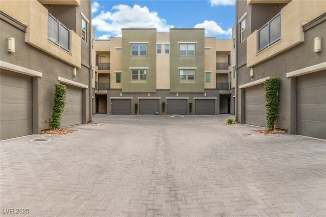 11257 Rainbow Peak Ave in Las Vegas, NV - Building Photo - Building Photo