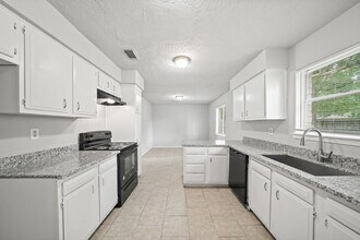 303 Hearthside Cir in League City, TX - Building Photo - Building Photo