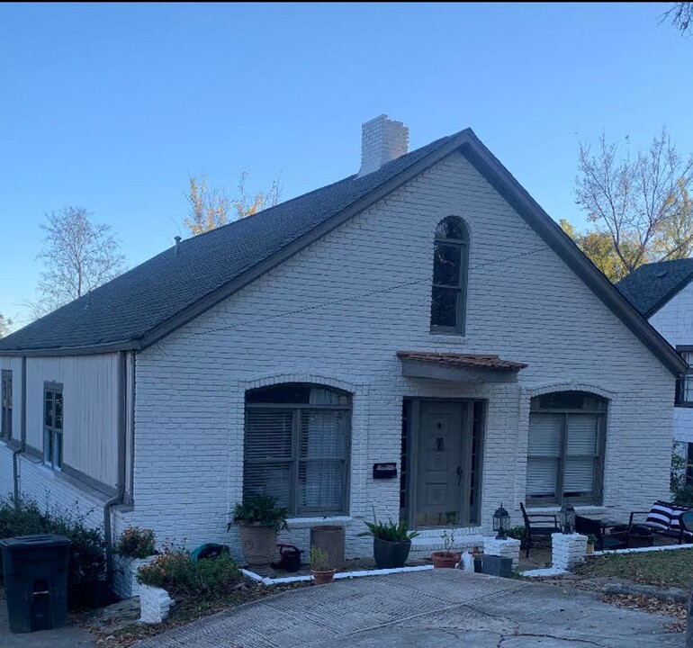 2105 English Village Ln in Birmingham, AL - Foto de edificio
