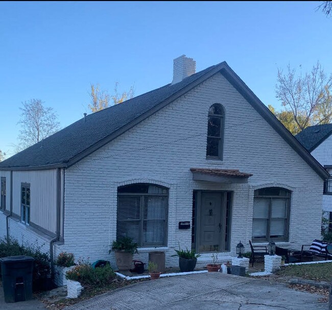 property at 2105 English Village Ln