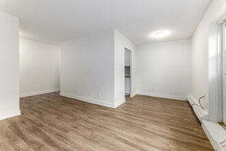 274-278 Cedar Avenue in Richmond Hill, ON - Building Photo - Interior Photo