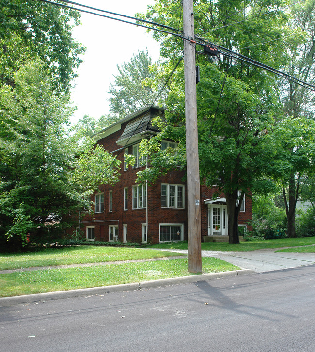 2467 4th St in Cuyahoga Falls, OH - Building Photo - Building Photo