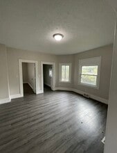 37 Magnolia Ave in Bedford, OH - Building Photo - Building Photo