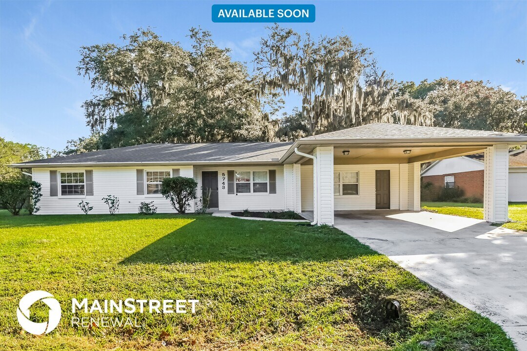 5743 Brook Loop in Lakeland, FL - Foto de edificio