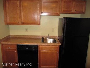 558 S Trenton Ave in Pittsburgh, PA - Foto de edificio - Building Photo