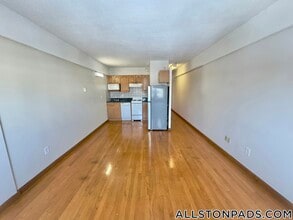 1110 Commonwealth Ave, Unit 508 in Boston, MA - Building Photo - Building Photo