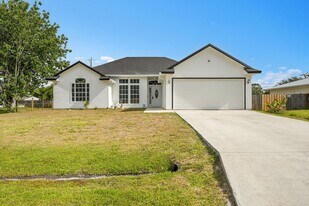 333 SW Dwight Ave in Port St. Lucie, FL - Building Photo