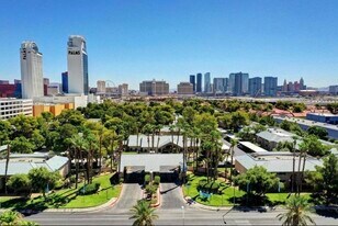 4918 River Glen Dr in Las Vegas, NV - Building Photo