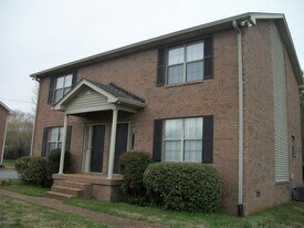 1705 Monument Ln in Lebanon, TN - Building Photo
