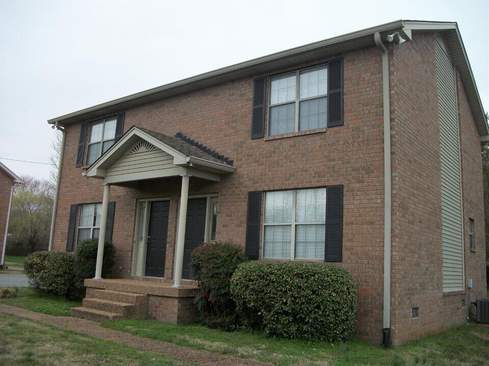 1705 Monument Ln in Lebanon, TN - Building Photo