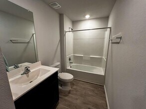 310 Comal Dr in Huntsville, TX - Building Photo - Building Photo