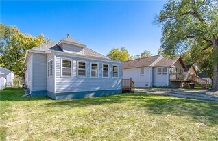 409 3rd St in West Des Moines, IA - Building Photo