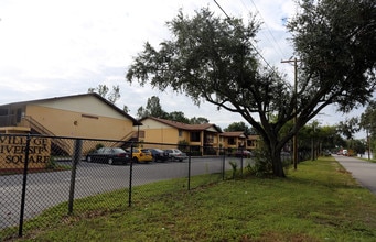 The Village At University Square in Tampa, FL - Foto de edificio - Building Photo