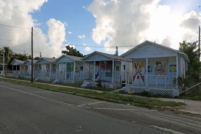 610 Douglass Ave in West Palm Beach, FL - Building Photo - Building Photo