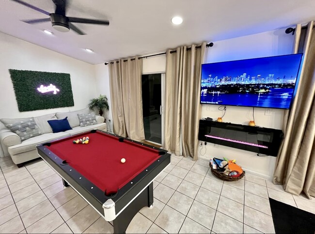 15430 SW 158th St in Miami, FL - Building Photo - Building Photo