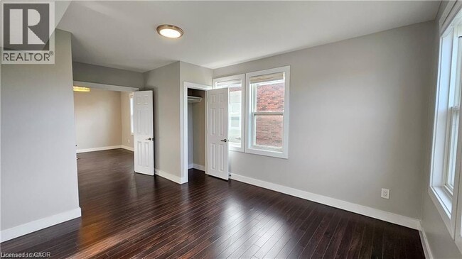 1544 King St E in Hamilton, ON - Building Photo - Building Photo