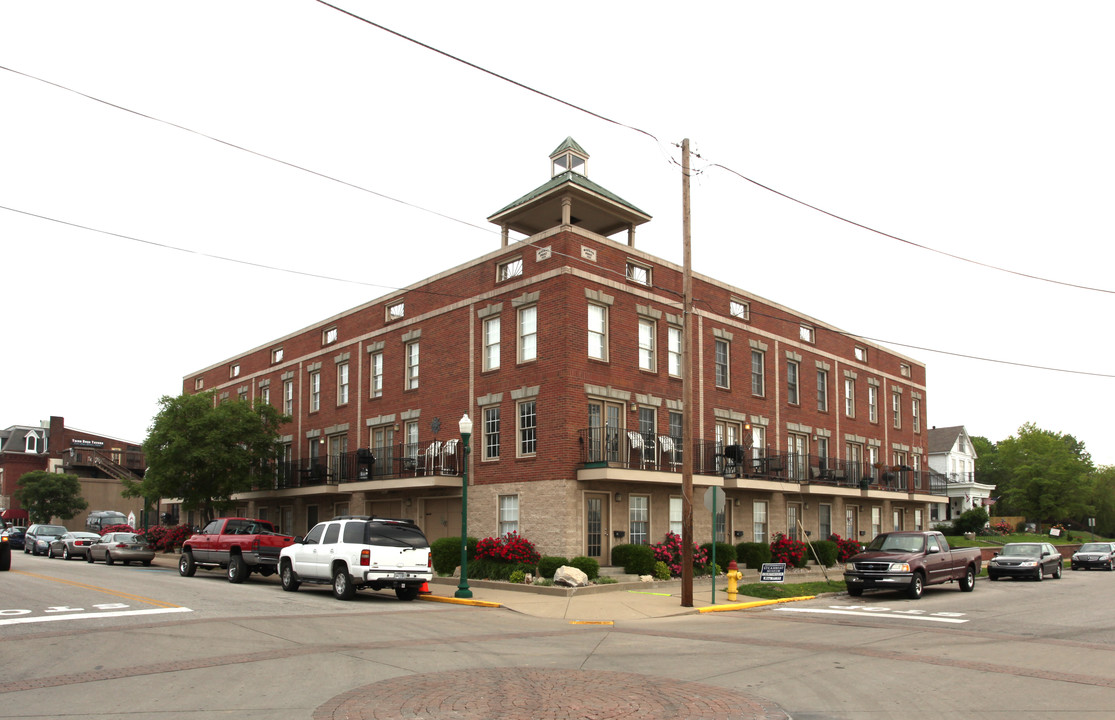 Margan Point in Jeffersonville, IN - Building Photo