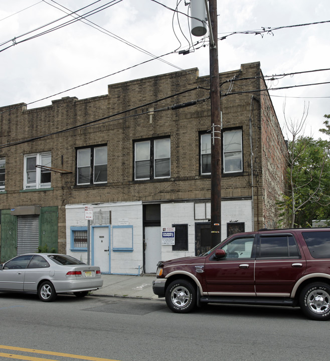 416 Communipaw Ave in Jersey City, NJ - Building Photo