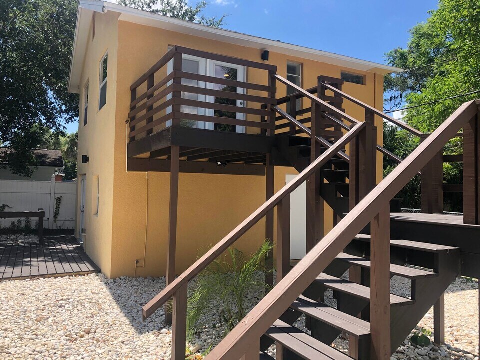 1105 1/2 W Grace St in Tampa, FL - Building Photo