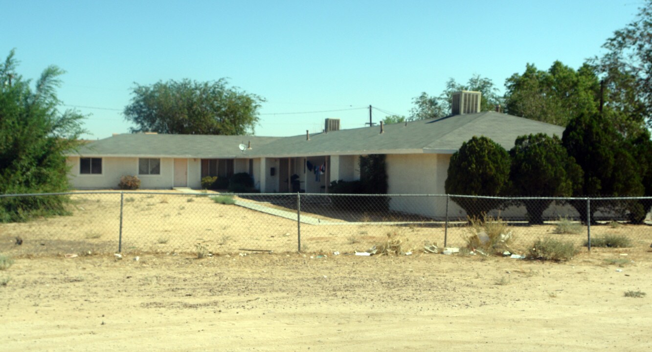 21212 Multnomah Rd in Apple Valley, CA - Building Photo