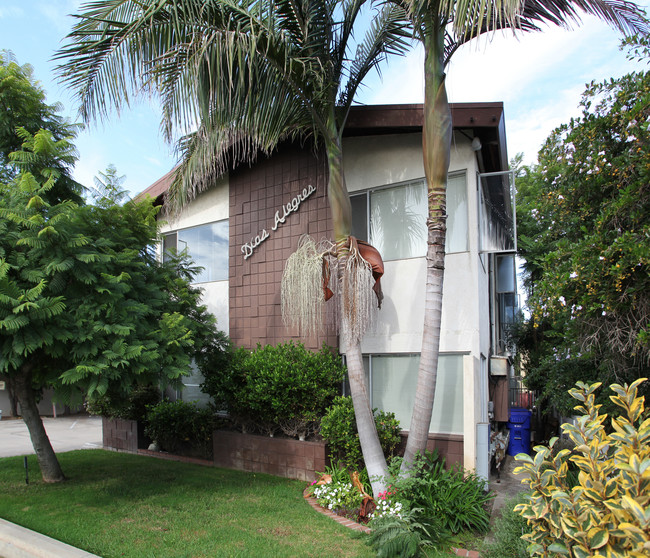 1610 Glorietta Blvd in Coronado, CA - Foto de edificio - Building Photo