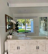 256 NE 85th St in El Portal, FL - Foto de edificio - Building Photo