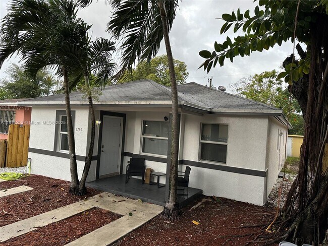 6729 NW 4th Ct in Miami, FL - Building Photo - Building Photo