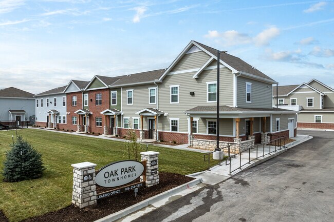 Oak Park Townhomes in Kansas City, MO - Building Photo - Building Photo