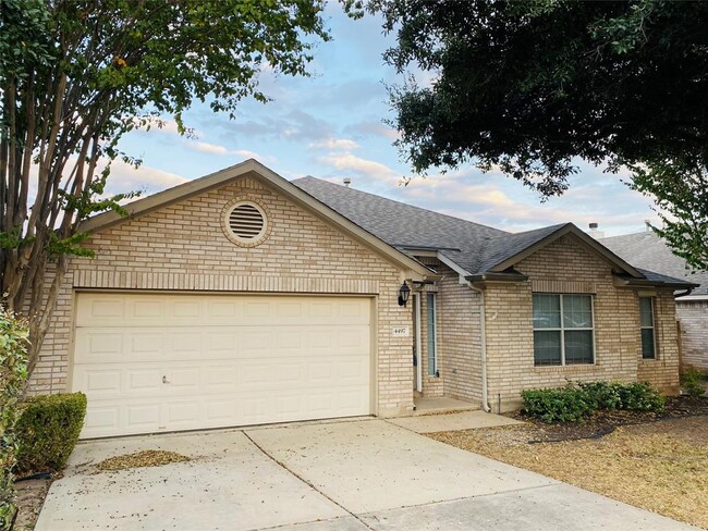 4497 Heritage Well Ln in Round Rock, TX - Foto de edificio - Building Photo