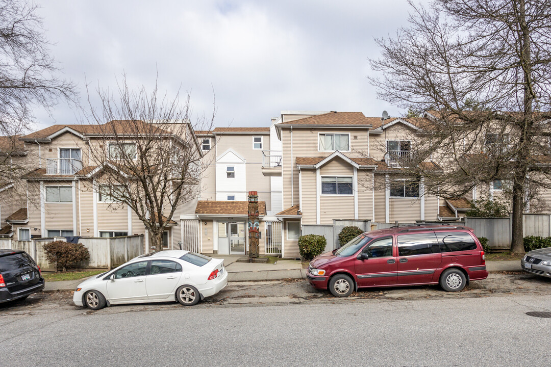 1339 Graveley St in Vancouver, BC - Building Photo