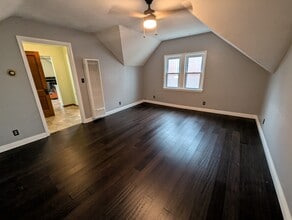 2340 N Bremen St, Unit A in Milwaukee, WI - Foto de edificio - Building Photo