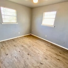 3418 E 16th St in Lubbock, TX - Building Photo - Building Photo