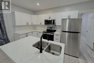 2 Metcalfe St in St Thomas, ON - Building Photo - Building Photo