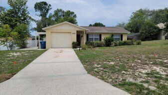 6456 Toledo Rd in Spring Hill, FL - Building Photo