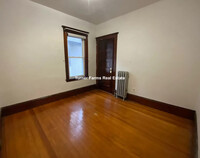 51 Bay State Ave, Unit 1 in Somerville, MA - Foto de edificio - Building Photo