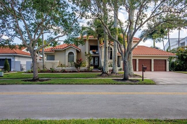 18142 NW 15th Ct in Pembroke Pines, FL - Building Photo - Building Photo