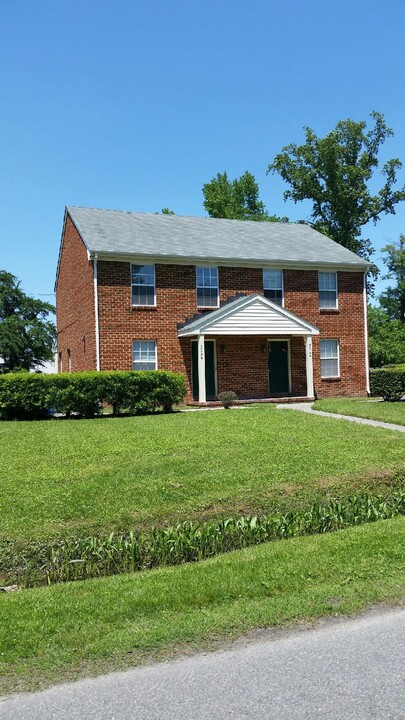 2066 Iowa St in Chesapeake, VA - Foto de edificio