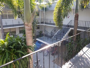 1300 N 17th Ave in Hollywood, FL - Building Photo - Building Photo