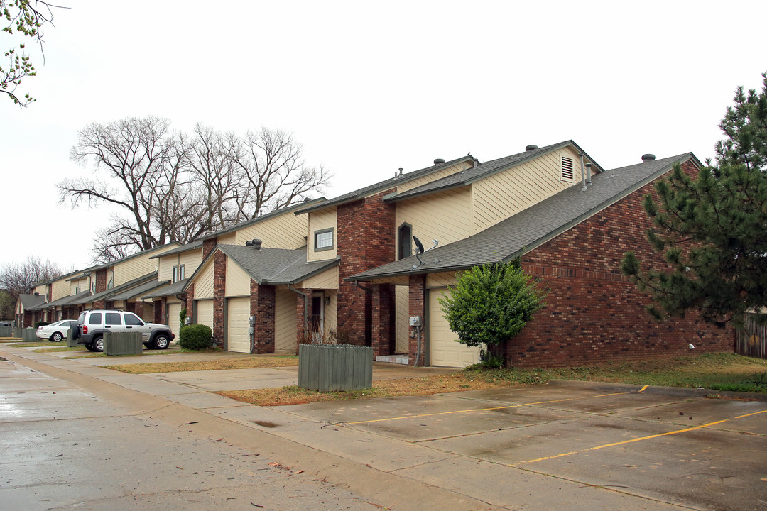 Elm Terrace in Jenks, OK - Building Photo