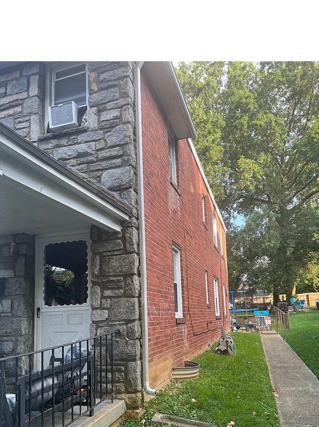 913 E 21st St in Chester, PA - Foto de edificio - Building Photo