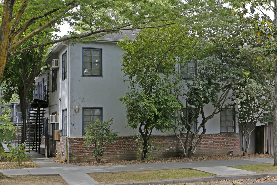 2216 H St in Sacramento, CA - Building Photo