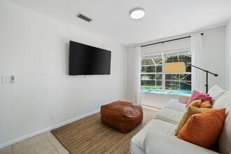 1527 S Club Dr in Wellington, FL - Building Photo - Building Photo