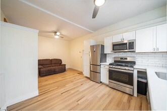 137 W 15th St-Unit -#G in Bayonne, NJ - Building Photo - Building Photo