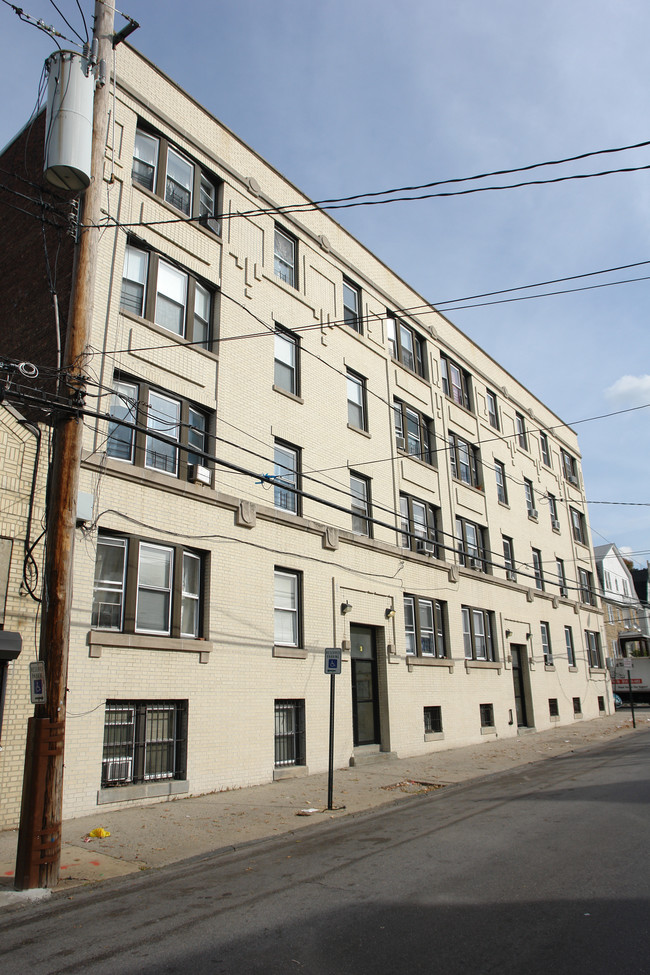 39-41 Morris St in Yonkers, NY - Foto de edificio - Building Photo