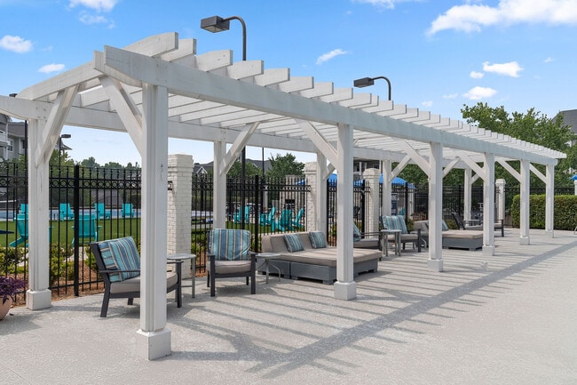 Chattahoochee Ridge in Sandy Springs, GA - Foto de edificio - Building Photo