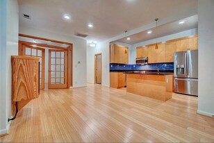 520 W Olney Rd, Unit 3 in Norfolk, VA - Building Photo