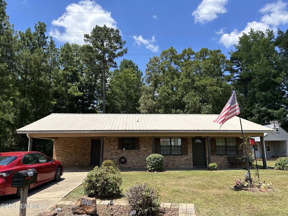 1966 Twins Ln in Meridian, MS - Building Photo