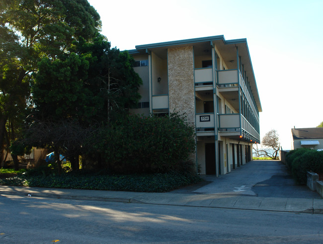 Alhambra Apartments in Half Moon Bay, CA - Building Photo - Building Photo