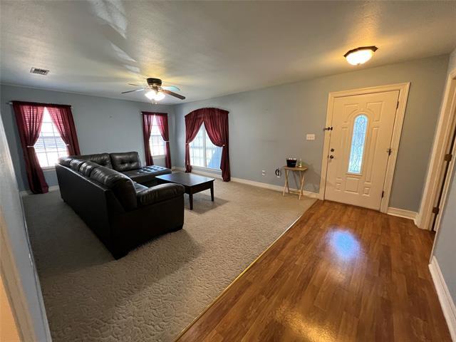 1825 Glenway Dr in Sherman, TX - Foto de edificio - Building Photo